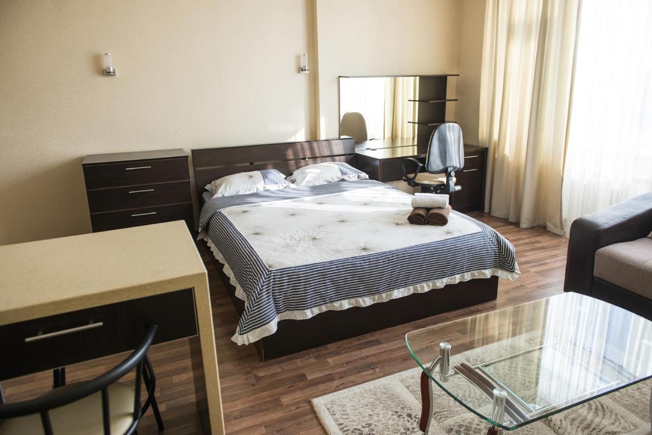 Apartment On Kunayeva 38 シムケント エクステリア 写真